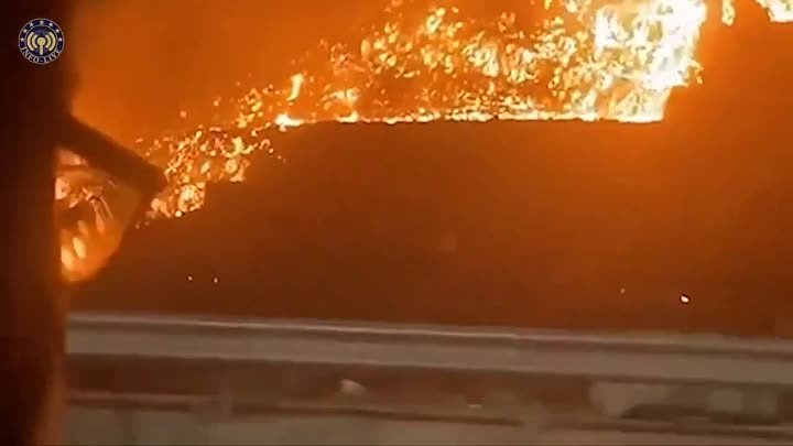 В Индии загорелась самая большая свалка в мире 