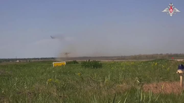 📹Су-25 ВКС России уничтожили опорный пункт ВСУ в зоне ответственнос ...