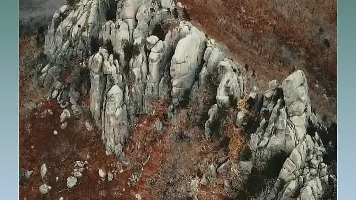 Долина Атлантов — скальный комплекс, расположенный в 40 км от города ...