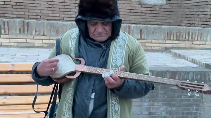 Русская песня в исполнении узбека