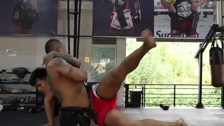 MUAY THAI