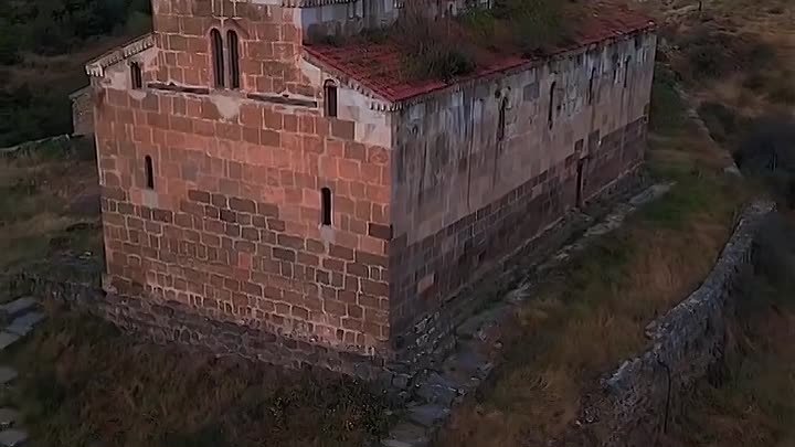 Храм Агоглан - албанский монастырь V-VI веков расположен на территор ...