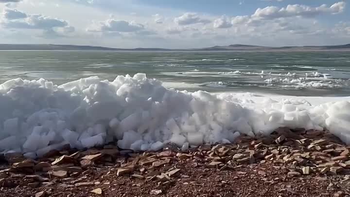 Сахарный лёд на озере Белё