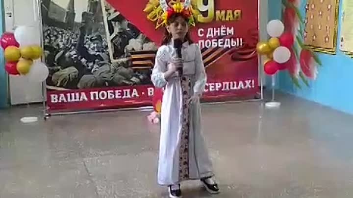 Иванова Ярослава поздравляет всех с праздником