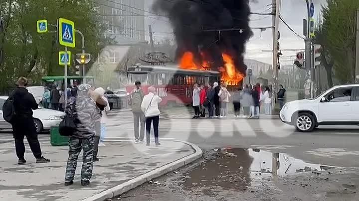 На Вторчермете загорелся трамвай с пассажирами внутри