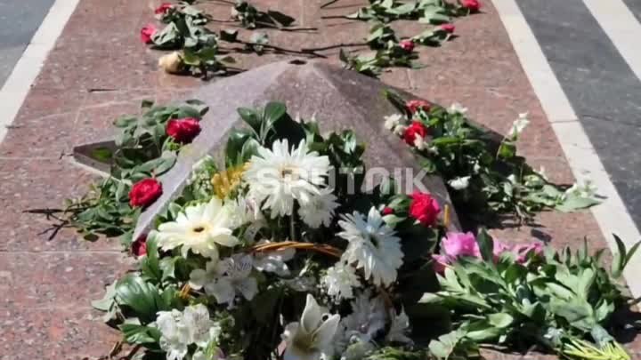 Памятник Неизвестному Солдату в Тбилиси не остался без цветов 9 мая