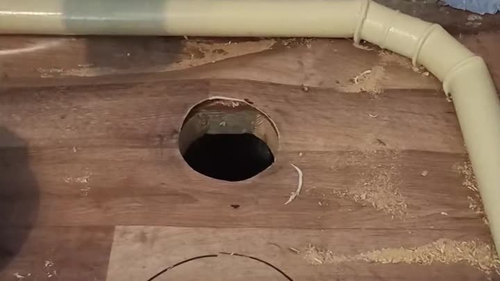 Как сделать круглое отверстие в деревянном полу