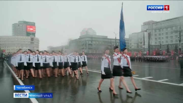 Чеканили шаг под проливным дождем: как прошел парад Победы в Челябинске