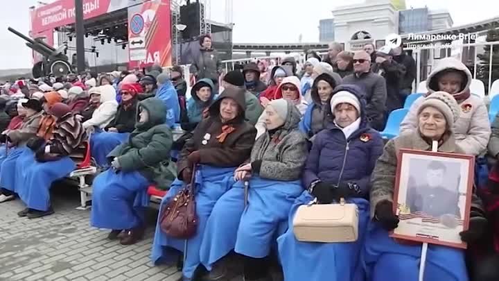 Губернатор Валерий Лимаренко принял участие в Параде Победы в Южно-С ...