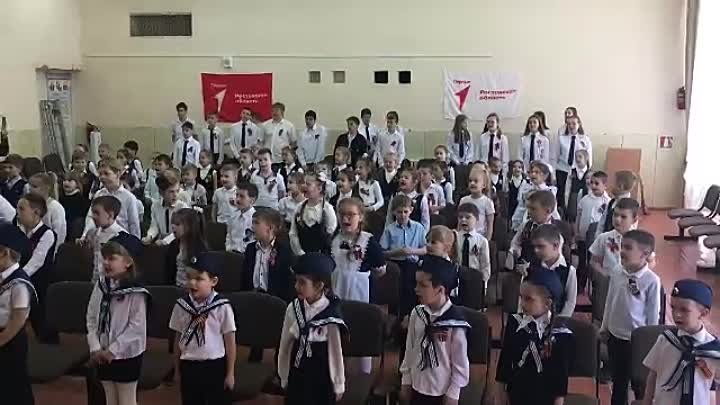 Первоклассники 7 школы исполнили песню «Катюша».