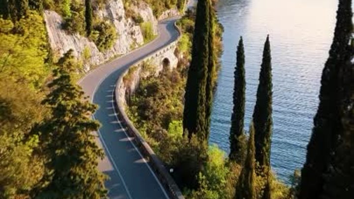 🏞 Самая живописная дорога на озере Гарда.

Этот маршру