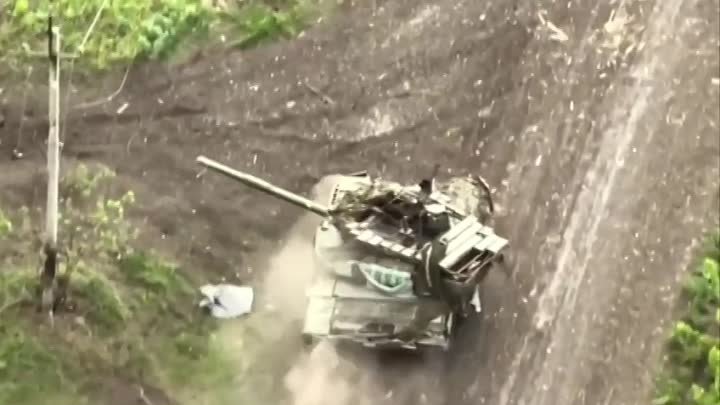 Т-90М ловит вражеские FPV-шки.Держит удар лучше Абрамса и Леопарда.