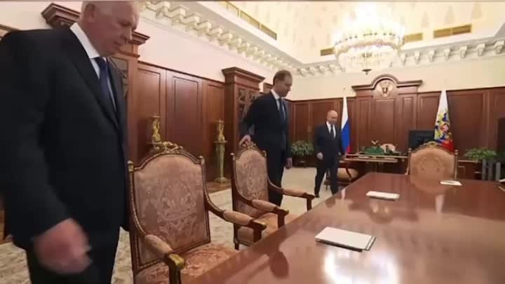 Путин проводит встречу с Мантуровым и Чемезовым в Кремле