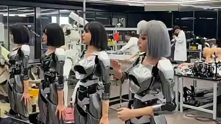 Пугающее видео китайской фабрики роботов