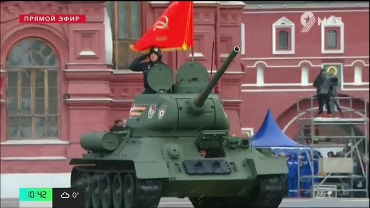 Танк Т-34 открыл парад военной техники