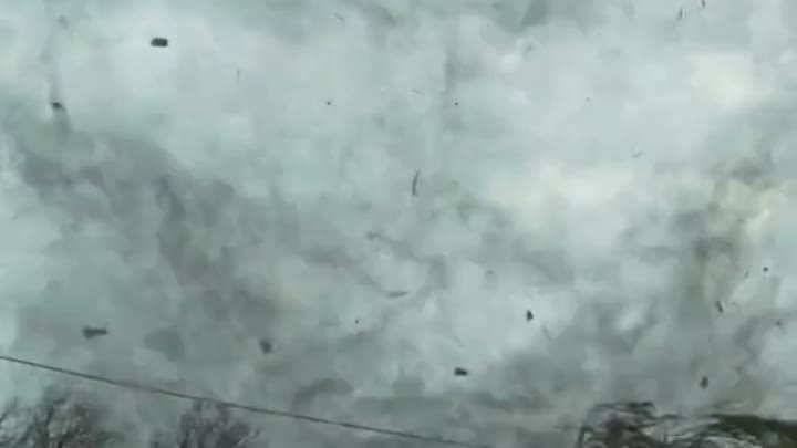Невероятные кадры мощных торнадо в США