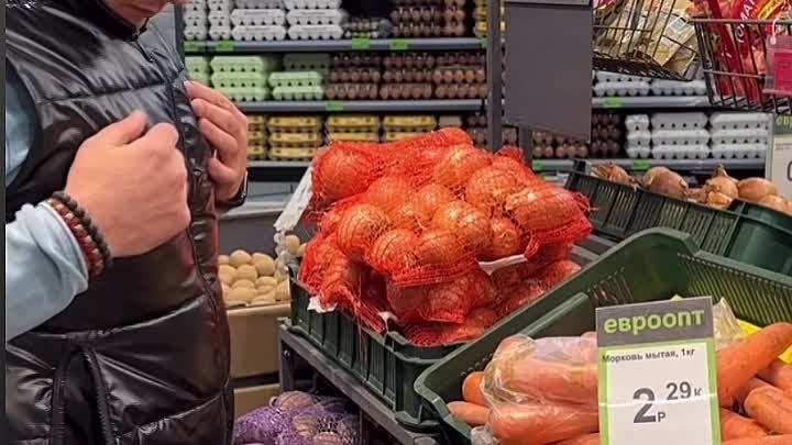 А вы покупаете мытые овощи или грязные? 🤪 #этопросто #евгенияполевс ...