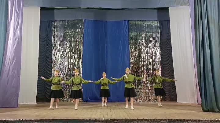 Катюша.
Танцевальный коллектив "Ассоль"