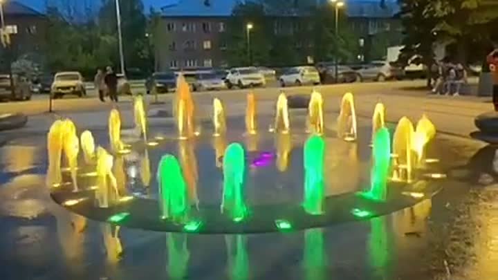 На площади Металлургов в Ступино включили фонтан