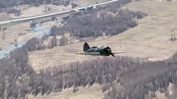 В Новосибирске подняли в небо единственный в России истребитель И-16
