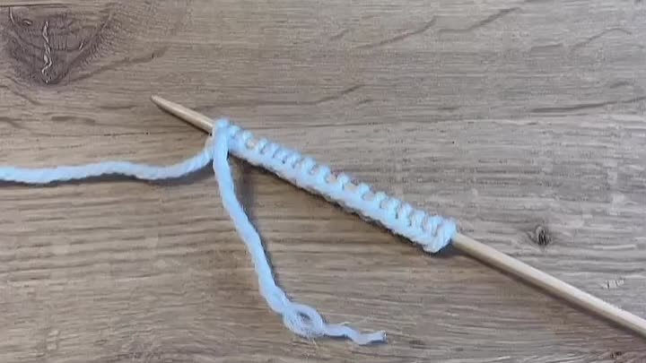 Как спрятать кончик нити в начале вязания 😊