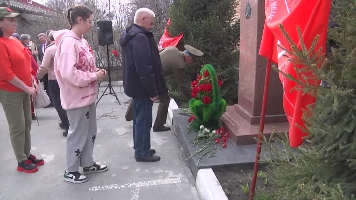 В Новосибирске прошло возложение цветов к бюсту Сталина
