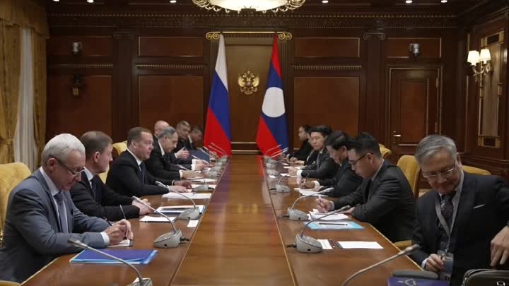 Встреча Дмитрия Медведева с президентом Лаоса Тхонглуном Сисулитом
