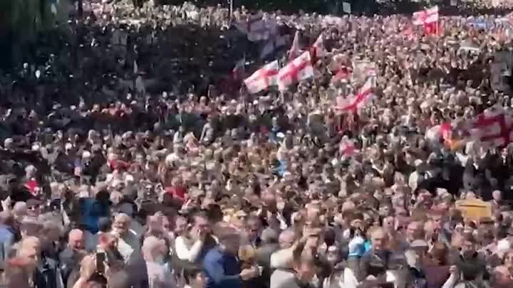 День святости семьи отметили в Грузии масштабным шествием.