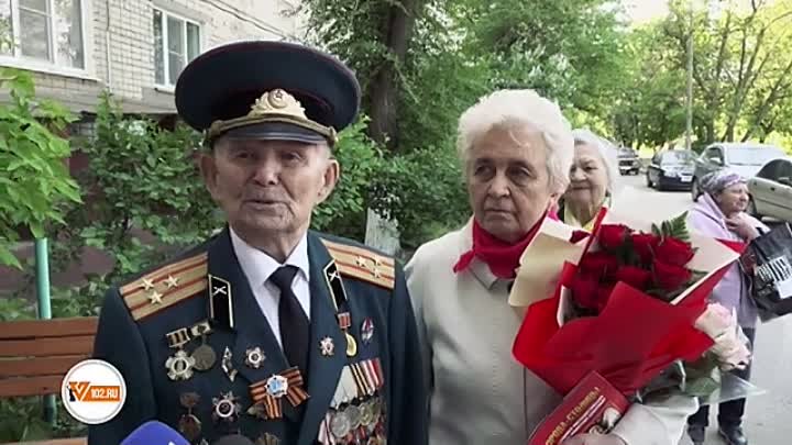 Поздравили ветерана Александра Колотушкина с Днём Победы