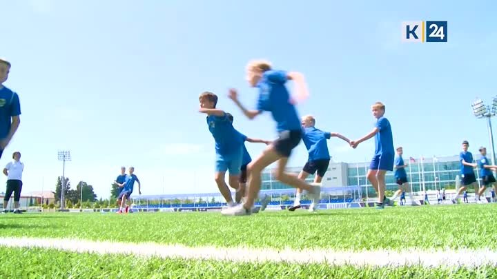 Более 400 ребят разных возрастов занимаются на базе академии футболь ...