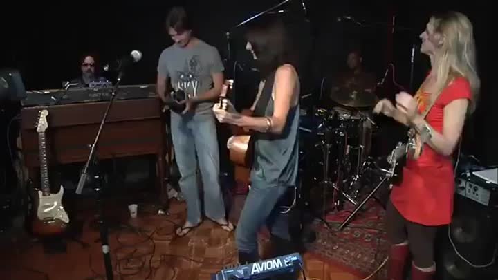 Kara Grainger - Sky Is Falling (Studio City) [720] [audiovk.com]