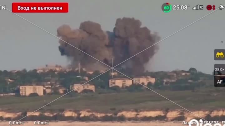 Су-34 ВКС России наносит удары авиабомбами с УМПК по командному пунк ...
