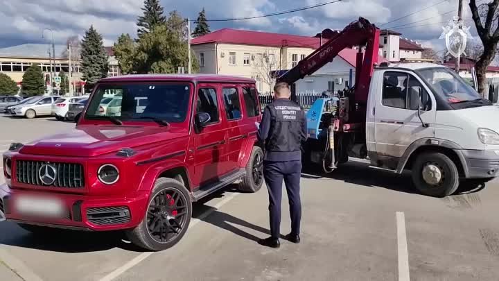 На Кубани у водителя, который преграждал дорогу скорой помощи и угро ...