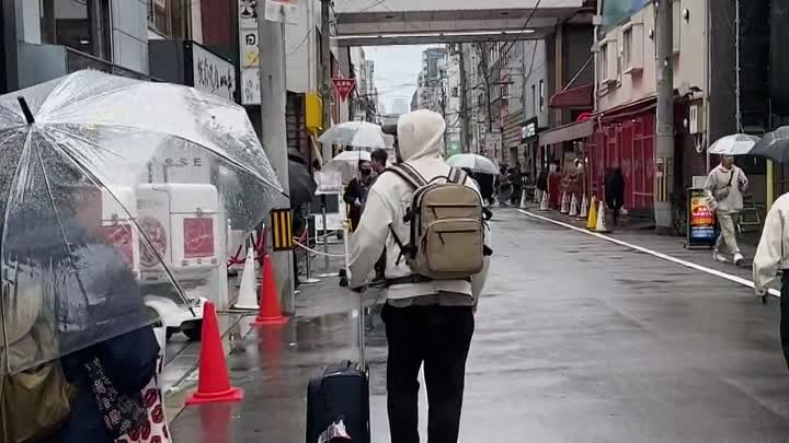 Центр Осаки — на улице дождик