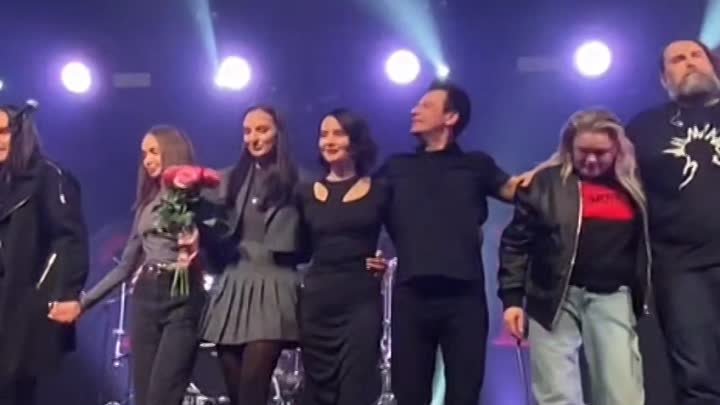 Семья Михаила Горшенёва на концерте TODD в оригинальном исполнении м ...
