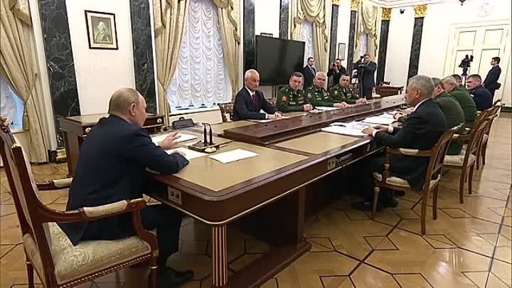 Президент России Владимир Путин провел встречу с командующими войска ...