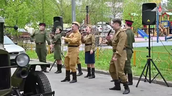 В Подмосковье поздравляют ветеранов