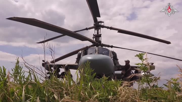 Ка-52М отработал по опорникам и личному составу ВСУ, также командир вертолёта рассказал о боевой работе.