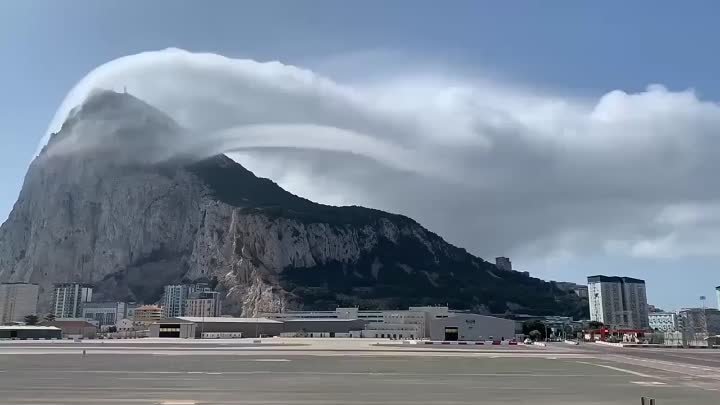 Баннерное облако_Аэропорт Гибралтар