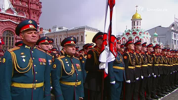 Президент России выступил на военном параде
