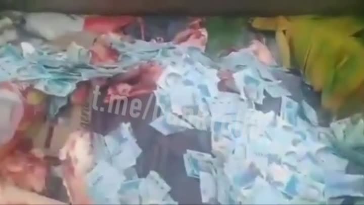 Жители Венесуэлы выкидывают на свалку пакеты денег с обесценившейся  ...