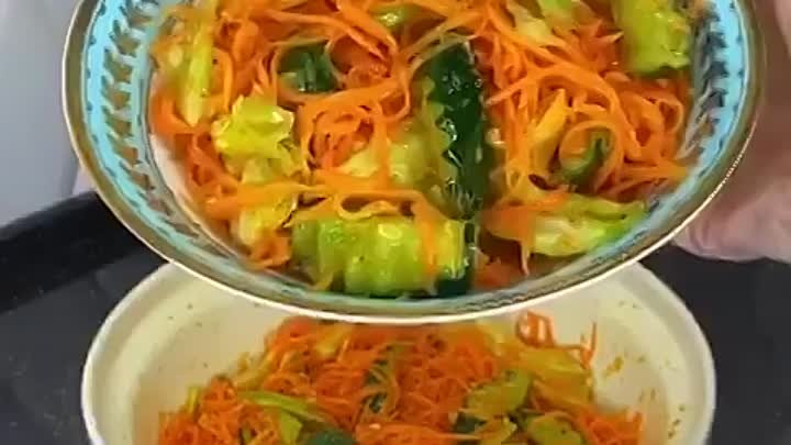Сочный овощной  салат с пикантным вкусом