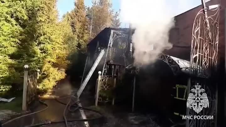 Пожар в нелегальном хостеле в Истринском районе Подмосковья