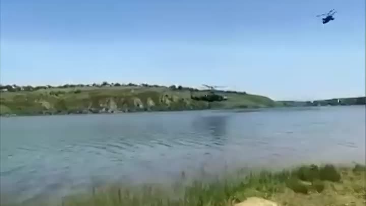 Ка-52 почти коснулся воды