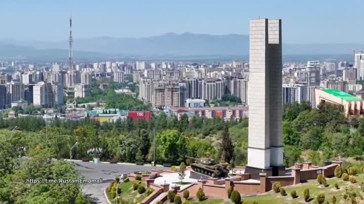 Монумент Победы в парке Победы в Душанбе. Май 2024