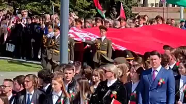 День флага, герба и гимна отмечают в Беларуси – большой флаг страны  ...