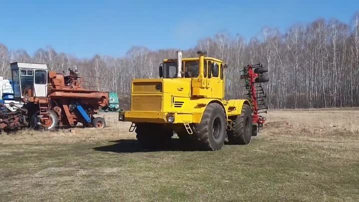 Трактор кировец К-700А с культиватором ПБК-10