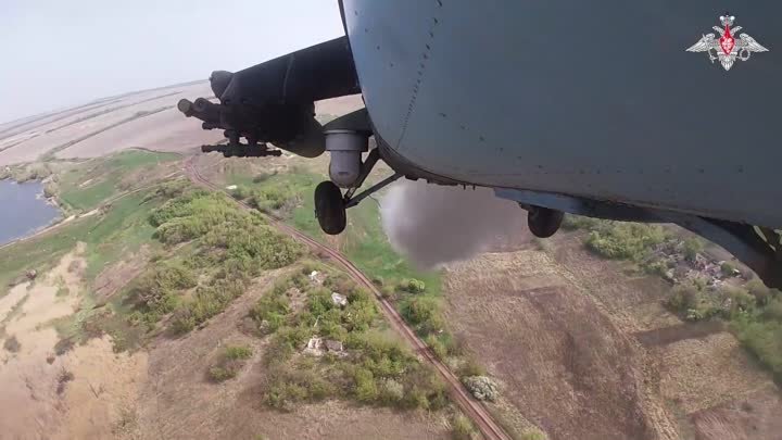🇷🇺 Экипажи вертолетов нанесли удар неуправляемыми авиационными рак ...