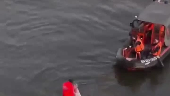 Спасение женщины на Дудергофском канале