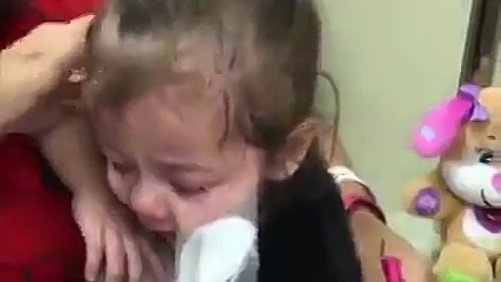 Видео отец заставляет дочь. Девочки которые отсосали. Отсасывает маленький детский.